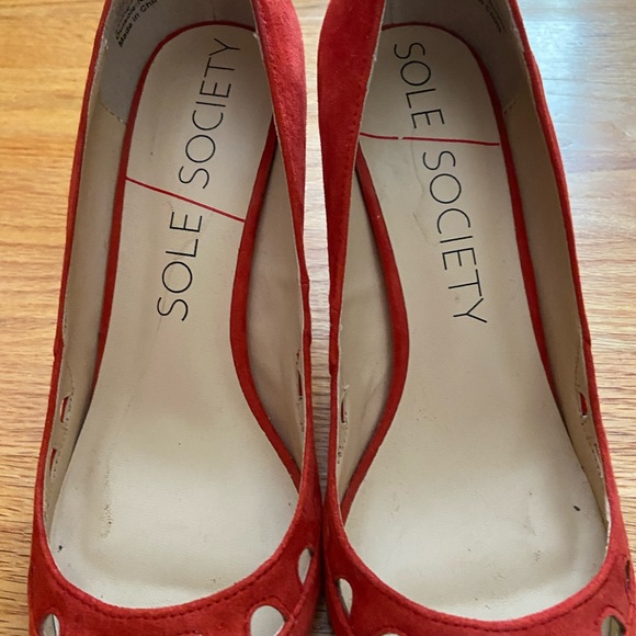 SOLE SOCIETY Magnolia Poppy Sued Pumps - Picture 12 of 14